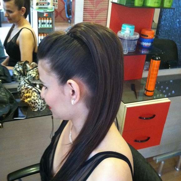 Long Satin Dress with tulle front and a deep back details - Picture 6 of 9